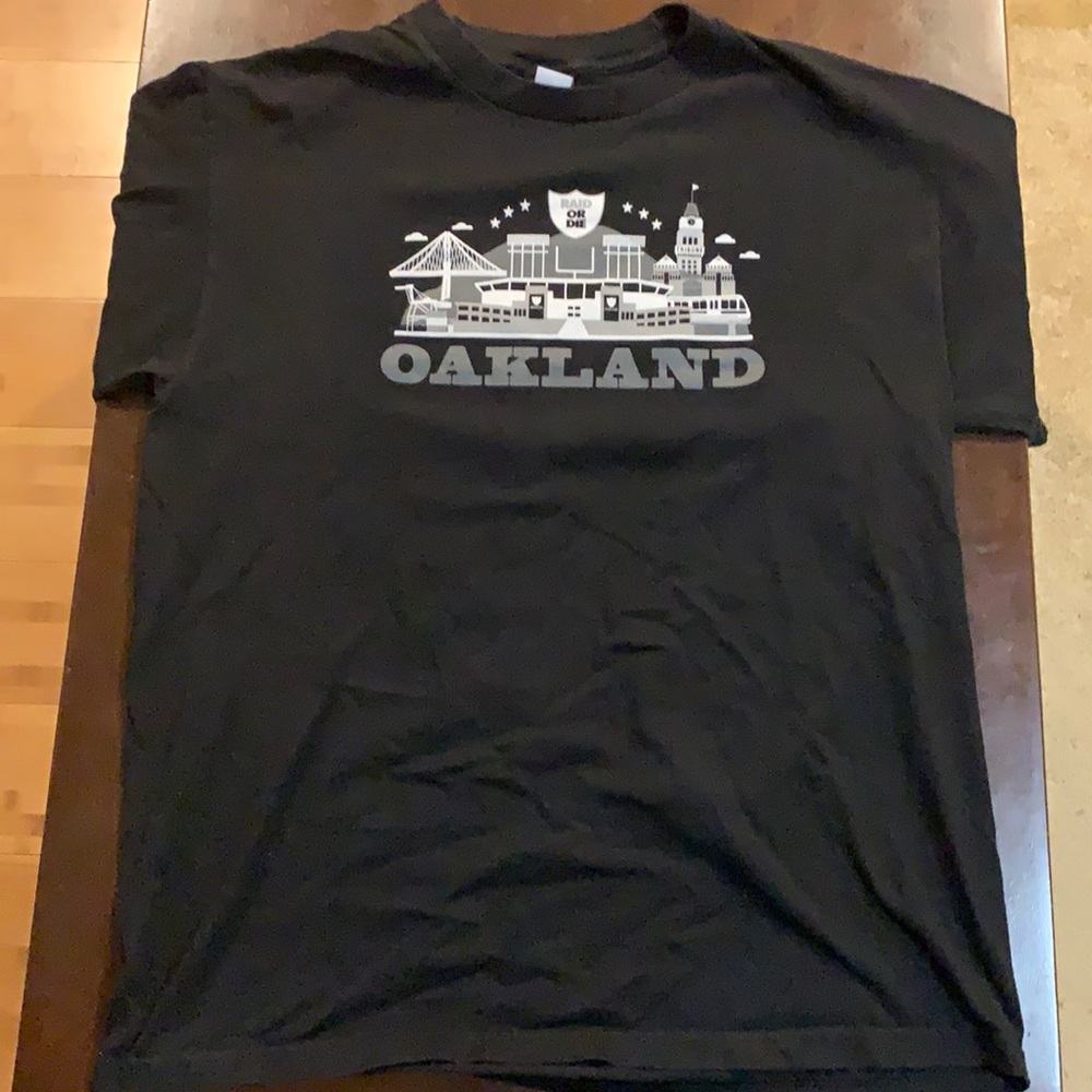 Men’s Size large Oakland Shirt